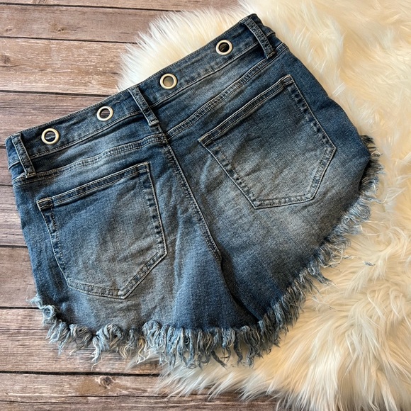 Altar’d State Button Fly Cutoff Frayed Jean Shorts - Picture 2 of 4